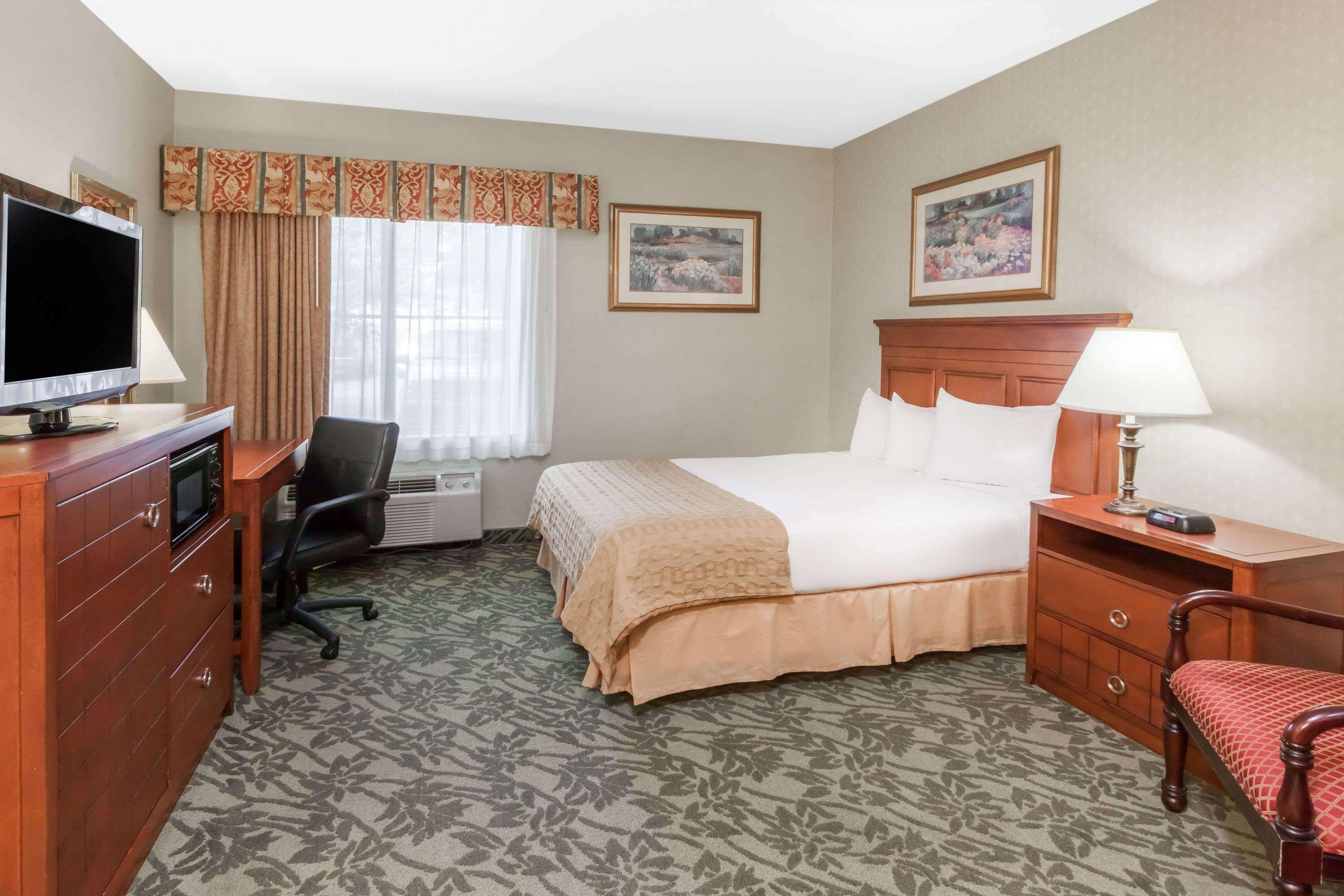 Spark By Hilton Grand Rapids North 2* Walker