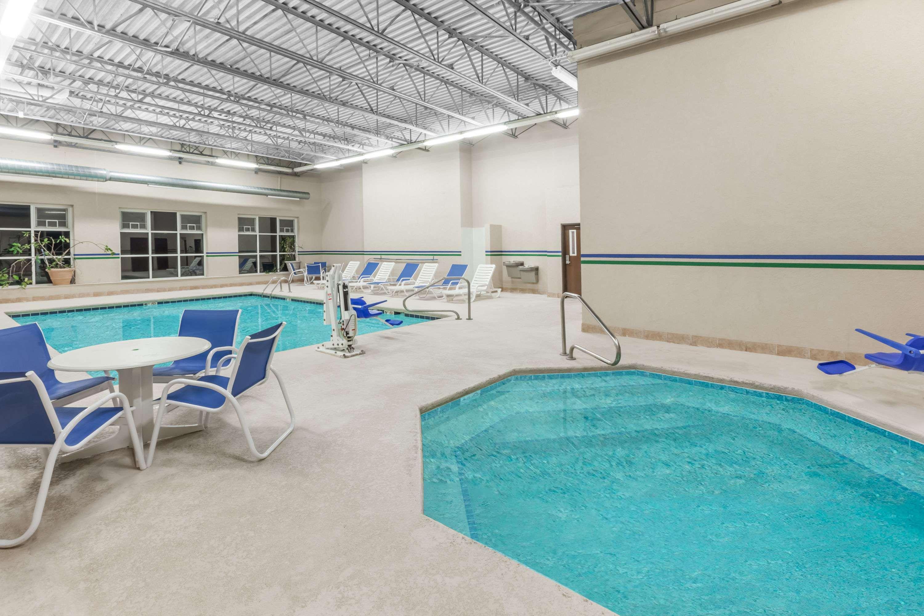 Spark By Hilton Grand Rapids North 2* Walker