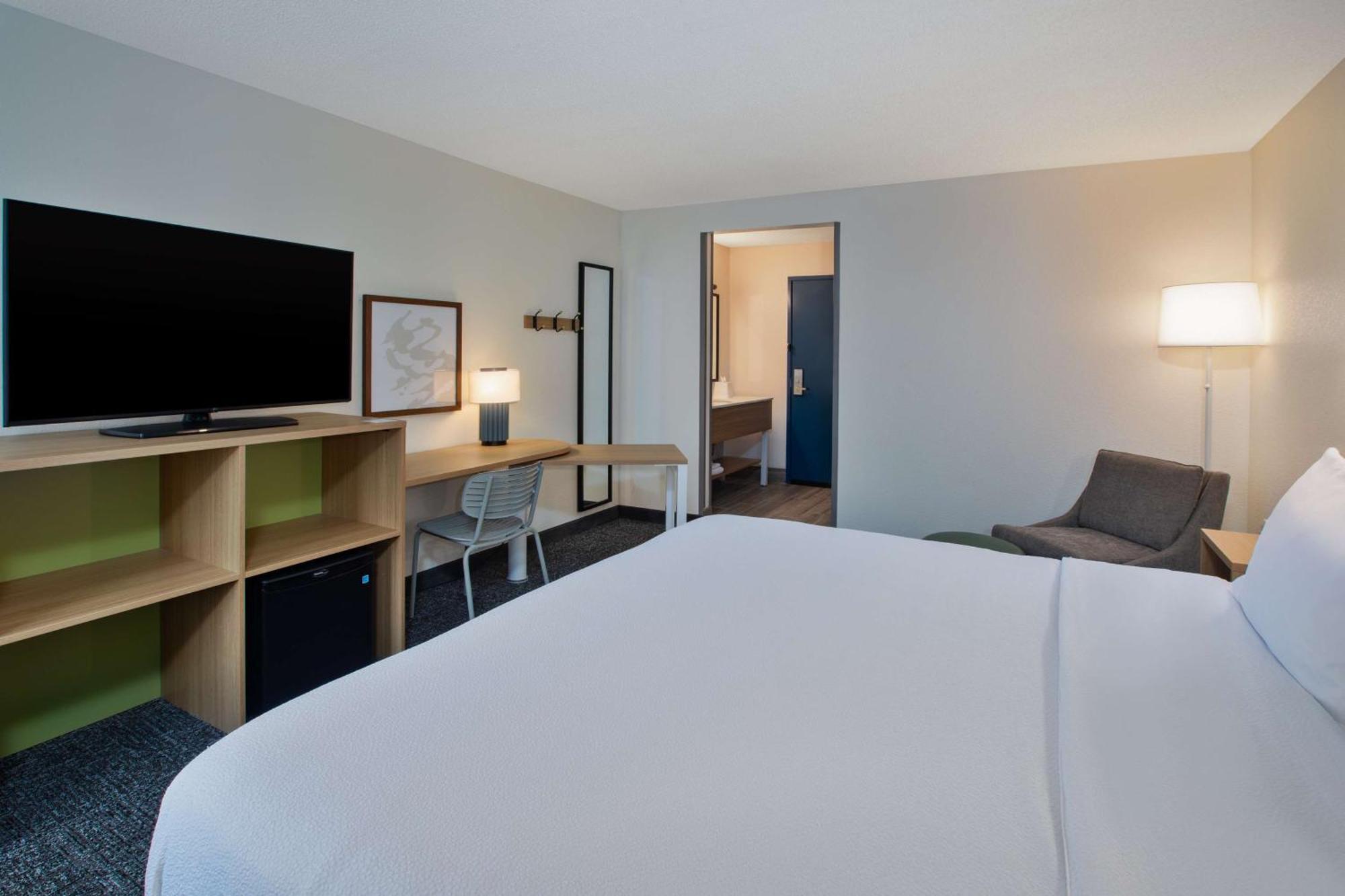 Spark By Hilton Grand Rapids North 2*