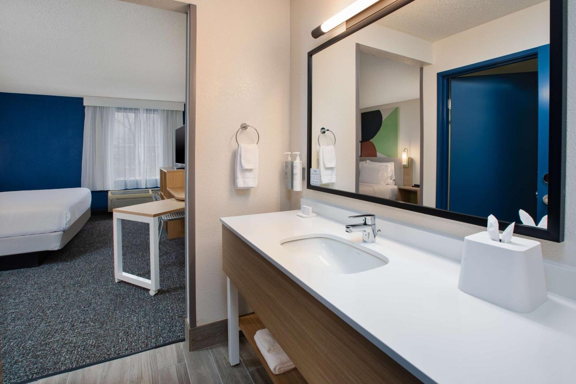Spark By Hilton Grand Rapids North 2*