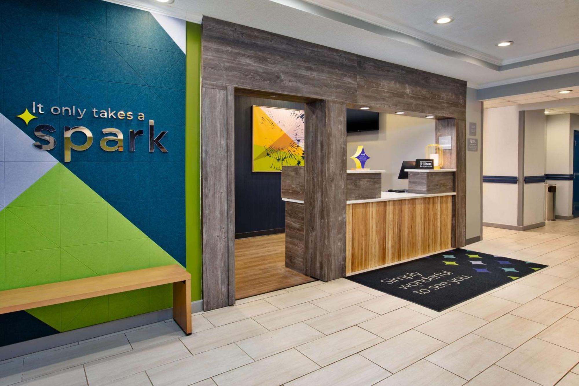 Spark By Hilton Grand Rapids North Walker