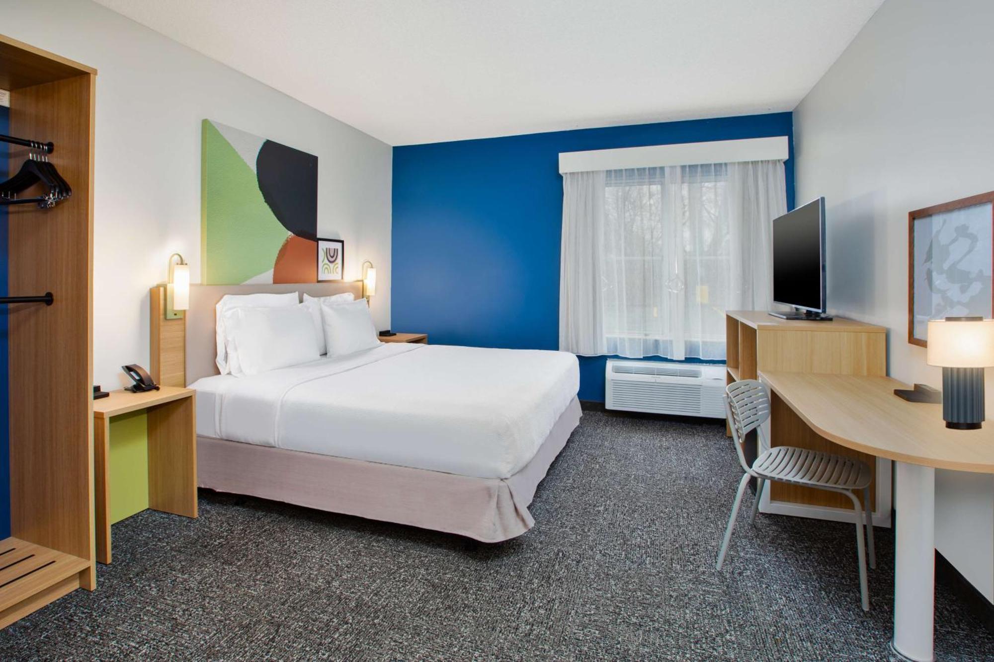 Hotel Spark By Hilton Grand Rapids North 2*