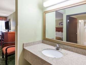 Spark By Hilton Grand Rapids North 2*
