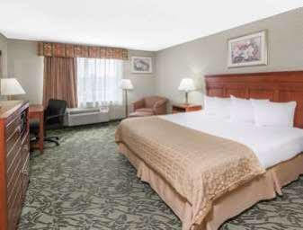 Spark By Hilton Grand Rapids North 2* Walker