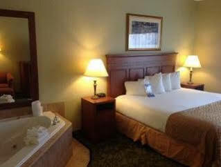 Hotel Spark By Hilton Grand Rapids North 2*